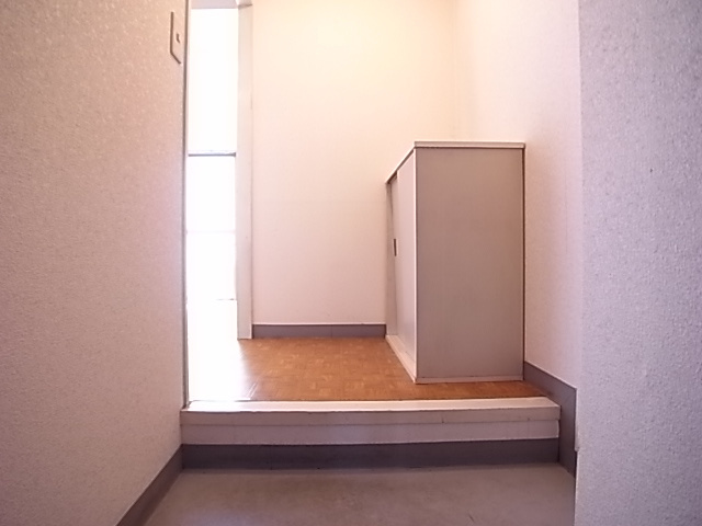 平磯ビルの玄関