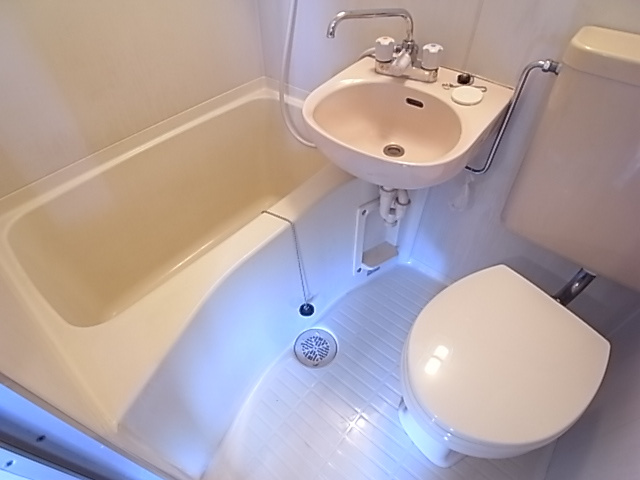 平磯ビルの浴室