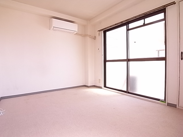 平磯ビルの寝室