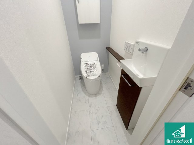 神戸市北区有野台　新築一戸建てのトイレ|1・2階の2ヶ所にあるので、朝の忙しい時間の順番待ちもなく、深夜の利用にも大変便利です。