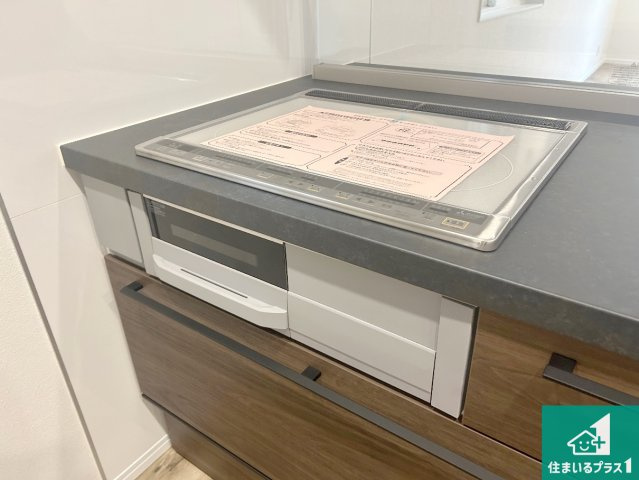 神戸市北区有野台　新築一戸建ての設備|火を使わないので、安心なＩＨコンロ！でこぼこが無い構造なので、掃除もしやすく清潔に保てます！