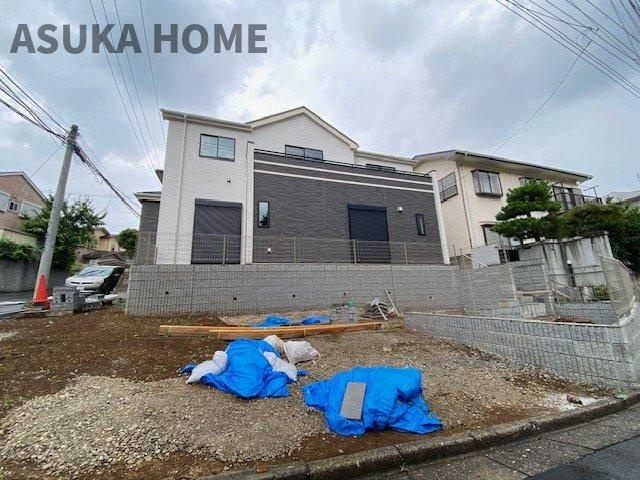 旭区今宿１丁目戸建ての駐車場|2台以上駐車可能なカースペース。家族みんなの自転車を止めるスパースもしっかり確保。