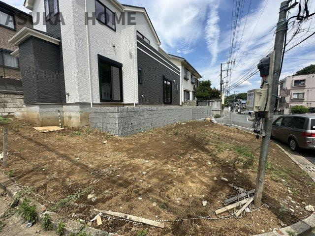 旭区今宿１丁目戸建ての駐車場|2台以上駐車可能なカースペース。家族みんなの自転車を止めるスパースもしっかり確保。