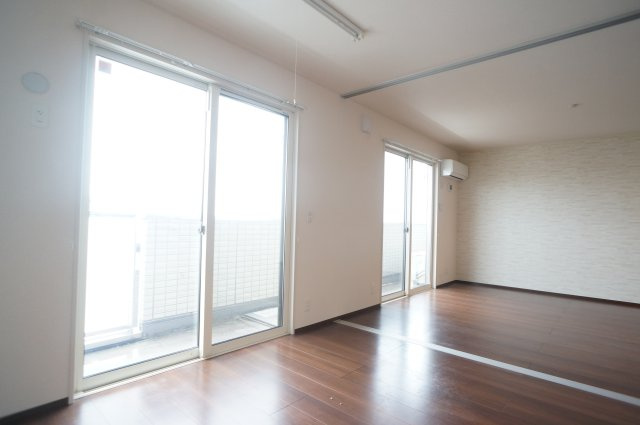 ＫＯＪＩＫＡ（こじか）の居間・リビング