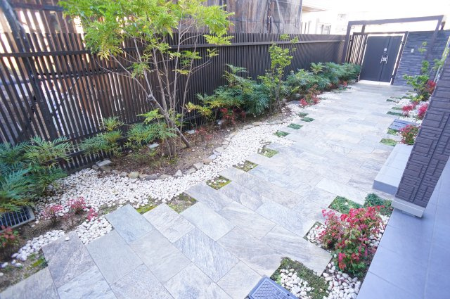 ＫＯＪＩＫＡ（こじか）の庭