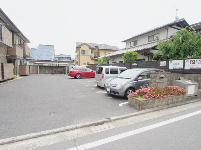 エトワール　三浦の駐車場