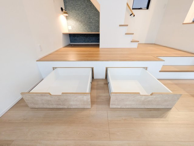 武庫之荘4丁目・一戸建の収納|リビング横の引出し式収納