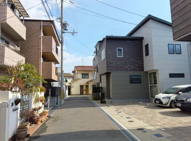 武庫之荘4丁目・一戸建の前面道路含む現地写真