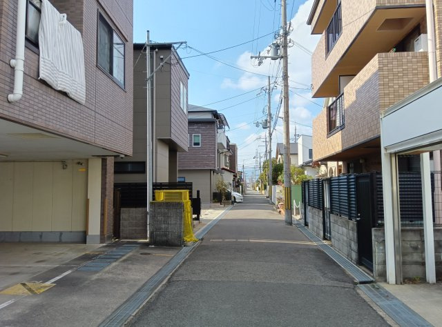 武庫之荘4丁目・一戸建の前面道路含む現地写真