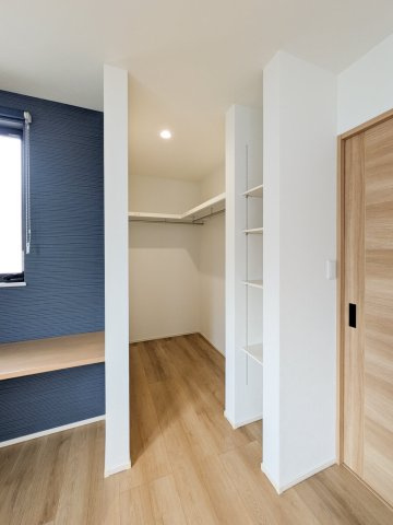 武庫之荘4丁目・一戸建の収納|洋室約7.0帖内のウォークインクローゼット