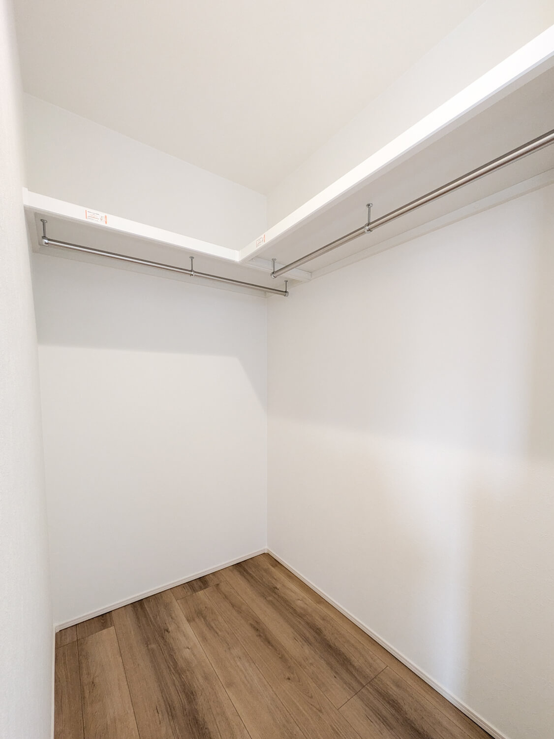 武庫之荘4丁目・一戸建の収納|洋室約7.0帖内のウォークインクローゼット