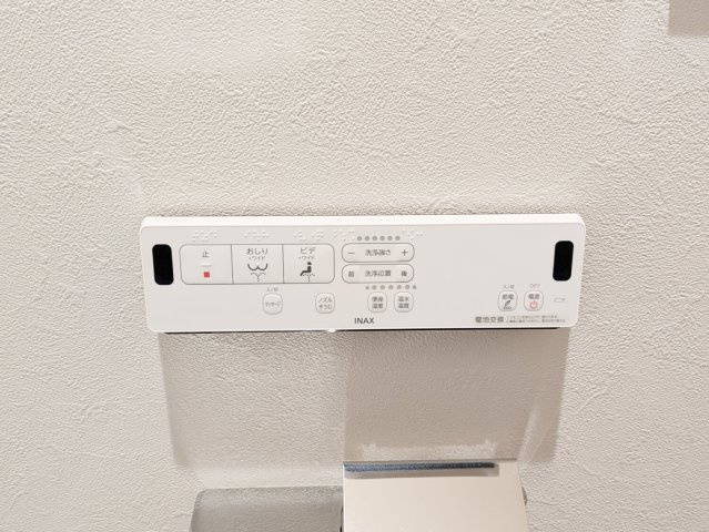 武庫之荘4丁目・一戸建の設備|2階トイレの温水洗浄便座スイッチ
