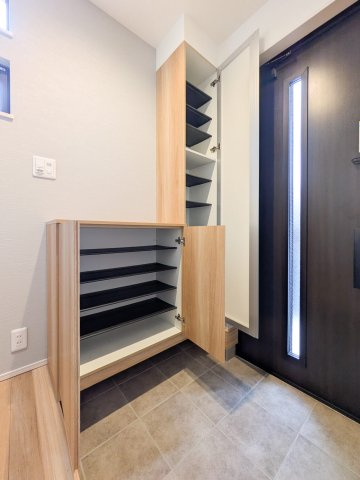 武庫之荘4丁目・一戸建の玄関|靴箱