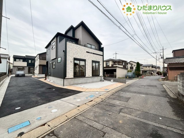 鴻巣市本町7丁目　新築戸建　ブルーミング03の前面道路含む現地写真