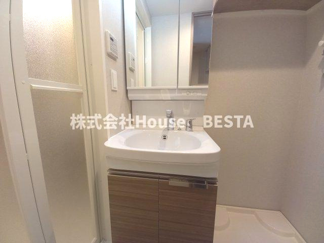 レジュールアッシュ神戸湊川公園の独立洗面台