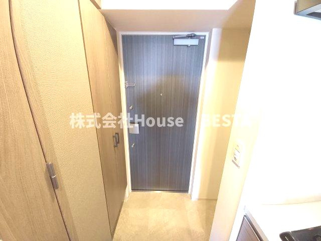 レジュールアッシュ神戸湊川公園の玄関