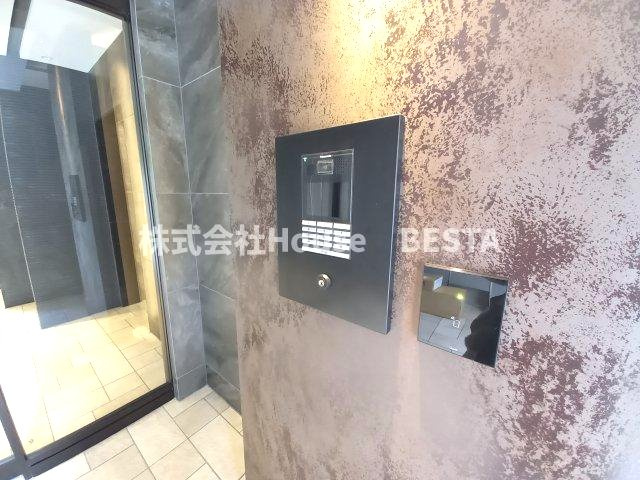 レジュールアッシュ神戸湊川公園のエントランス