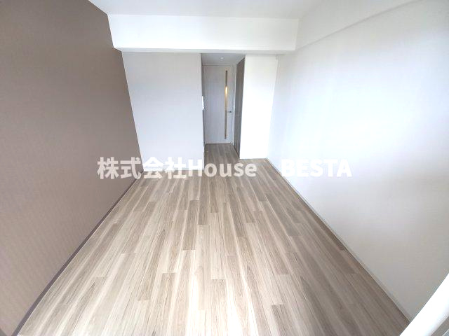 レジュールアッシュ神戸湊川公園の洋室