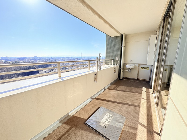 【バルコニー】 | グランジオ武蔵野　(保谷店) | 陽当たり良くお洗濯に便利な南西バルコニー。