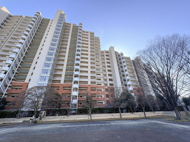 【外観】 | グランジオ武蔵野　(保谷店) | 急行停車駅の西武池袋線「ひばりヶ丘」駅徒歩18分。通勤通学も便利な立地です！