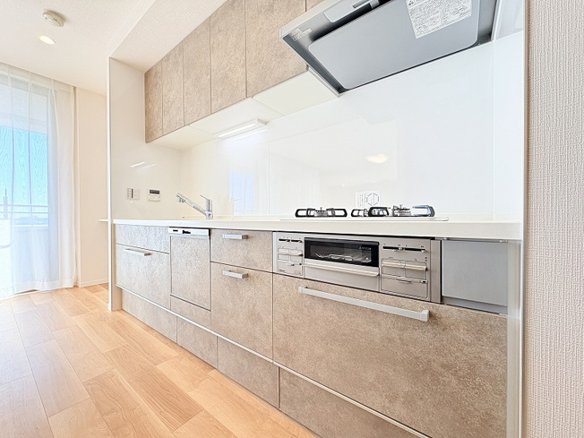 【キッチン】 | グランジオ武蔵野　(保谷店) | 家事の負担を減らす食洗機、浄水器一体型水栓付のシステムキッチン。