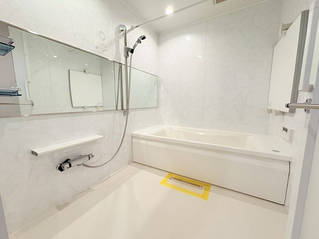 【浴室】 | グランジオ武蔵野　(保谷店) | 防カビ対策や雨の日のお洗濯にも活躍する換気乾燥機付きユニットバス。