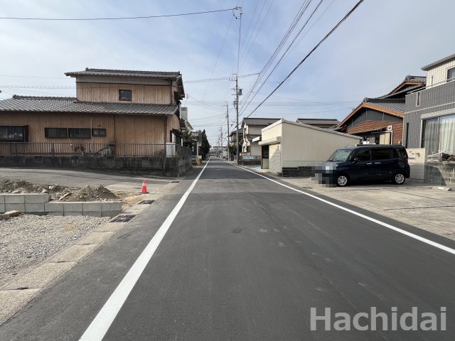碧南第65尾城町　新築戸建＜2号棟＞の前面道路含む現地写真