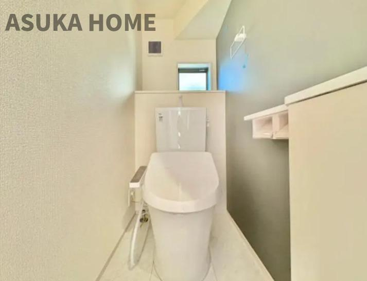 緑区白山2丁目のトイレ|小さな換気窓は通気にも嬉しい配慮ですね