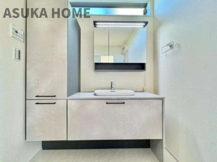 緑区白山2丁目の独立洗面台|広さのあるうつくしい独立洗面台