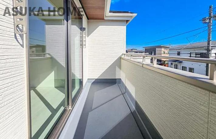緑区白山2丁目のバルコニー|南東向きの２つあるバルコニーの１つはおうち野菜栽培などもたのしんでみては。