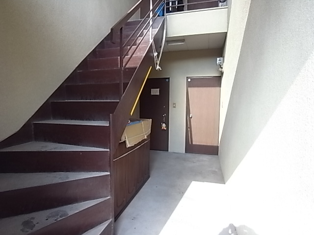 マンション廣岡のエントランス