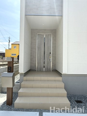 碧南第65尾城町　新築戸建＜4号棟＞のエントランス