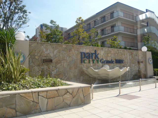 日中はライフサポーター(管理員)やコンシェルジュ、夜間は警備員で24時間365日有人管理体制