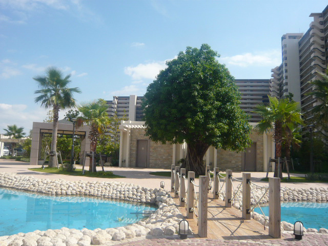 マーメイドの尾ヒレをモチーフとしたラグーン(水辺)。共用空間としてのシアタールームをご用意