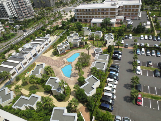 まるでマリンブルーの風景に抱かれた｢島｣のようなロケーションです