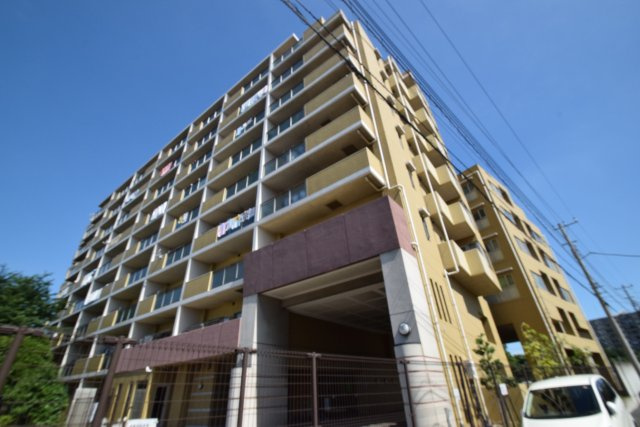 リーベスト東中山の外観|駅から見える大型マンションです