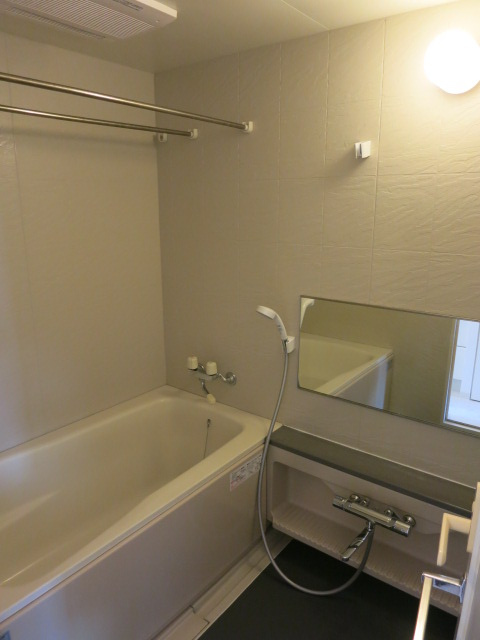 リーベスト東中山の浴室|鏡付きは嬉しいですね