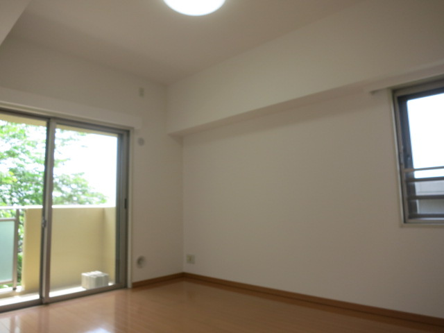 リーベスト東中山の居間・リビング|エアコンあります