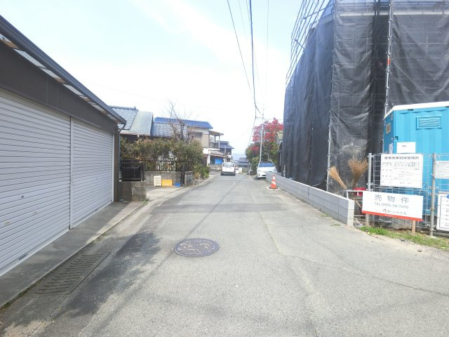 唐津市旭が丘　第１　1号棟の前面道路含む現地写真