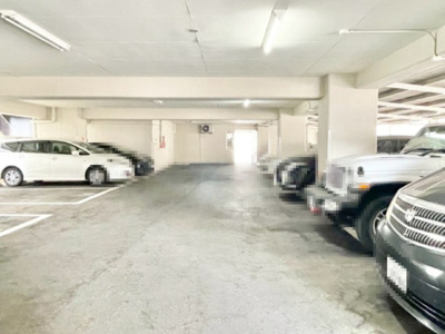【駐車場】 | ファミリーコーポ江坂 | サイトに掲載されていない箇所の写真、撮影してお届けさせて頂きます！気になる物件で、見たい部分の画像が無い場合は、弊社スタッフまでご連絡下さいませ。お客様の気になる箇所を、カメラにて撮影して参ります！