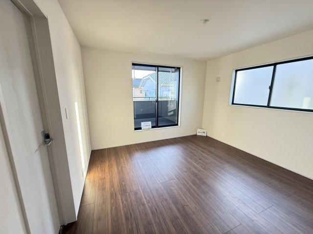 リーブルガーデンS第12吉岡町下野田　2号棟の洋室|２階洋室1です