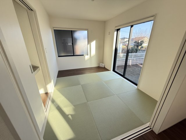 リーブルガーデンS第12吉岡町下野田　2号棟の和室|6.0帖和室♪和室があれば、来客や子供用のスペースとして活躍しますよ！