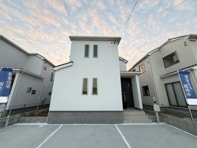 【外観】 | 読谷村喜名Ⅱ（全11棟）I号棟 | I号棟　並列駐車3台完備♪