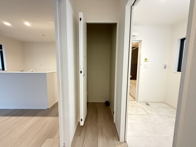 【収納】 | 読谷村喜名Ⅱ（全11棟）I号棟 | I号棟　1階ホール収納付き♪