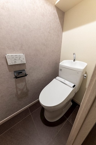 新品家具付きマンション高田2(KaGood東京)のトイレ