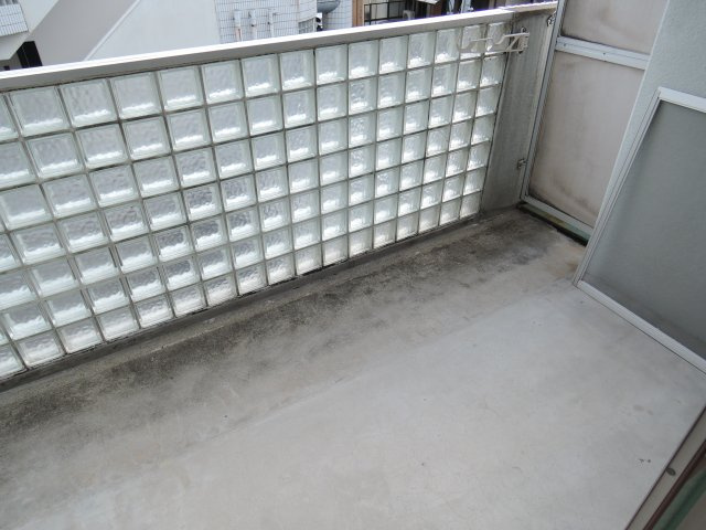 高槻市寿町２丁目の賃貸マンションのバルコニー