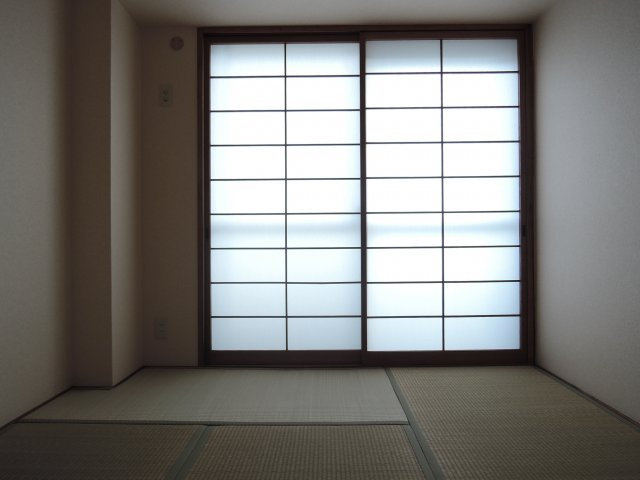高槻市寿町２丁目の賃貸マンションの和室