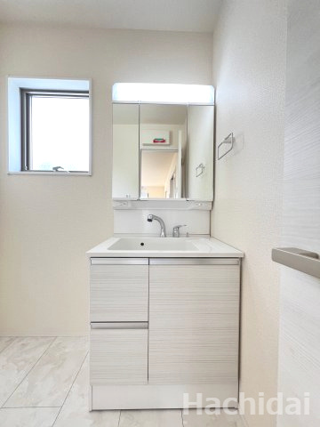 碧南第66照光町　新築住宅＜1号棟＞の独立洗面台