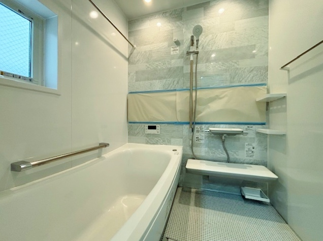 練馬区桜台4丁目 全6棟 E号棟の浴室|一坪タイプの浴室は雨の日のお洗濯や寒い冬場の入浴に便利な浴室換気乾燥機付きです(E号棟)