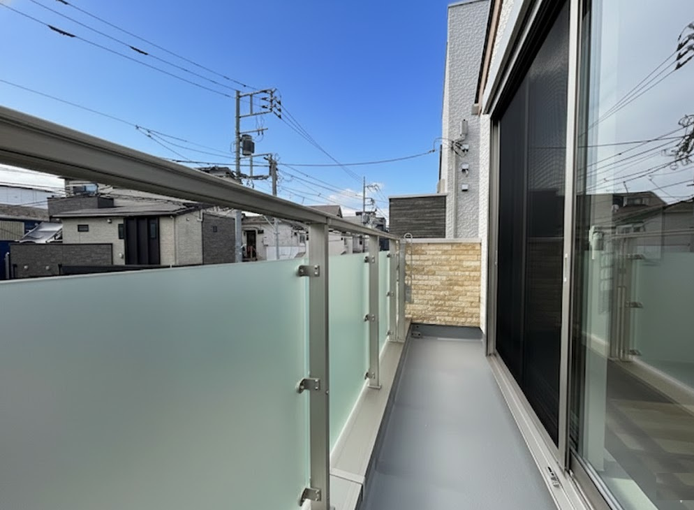 練馬区桜台4丁目 全6棟 E号棟のバルコニー|南に面したワイドバルコニー
毎日のお洗濯物も快適に干すことができます(E号棟)